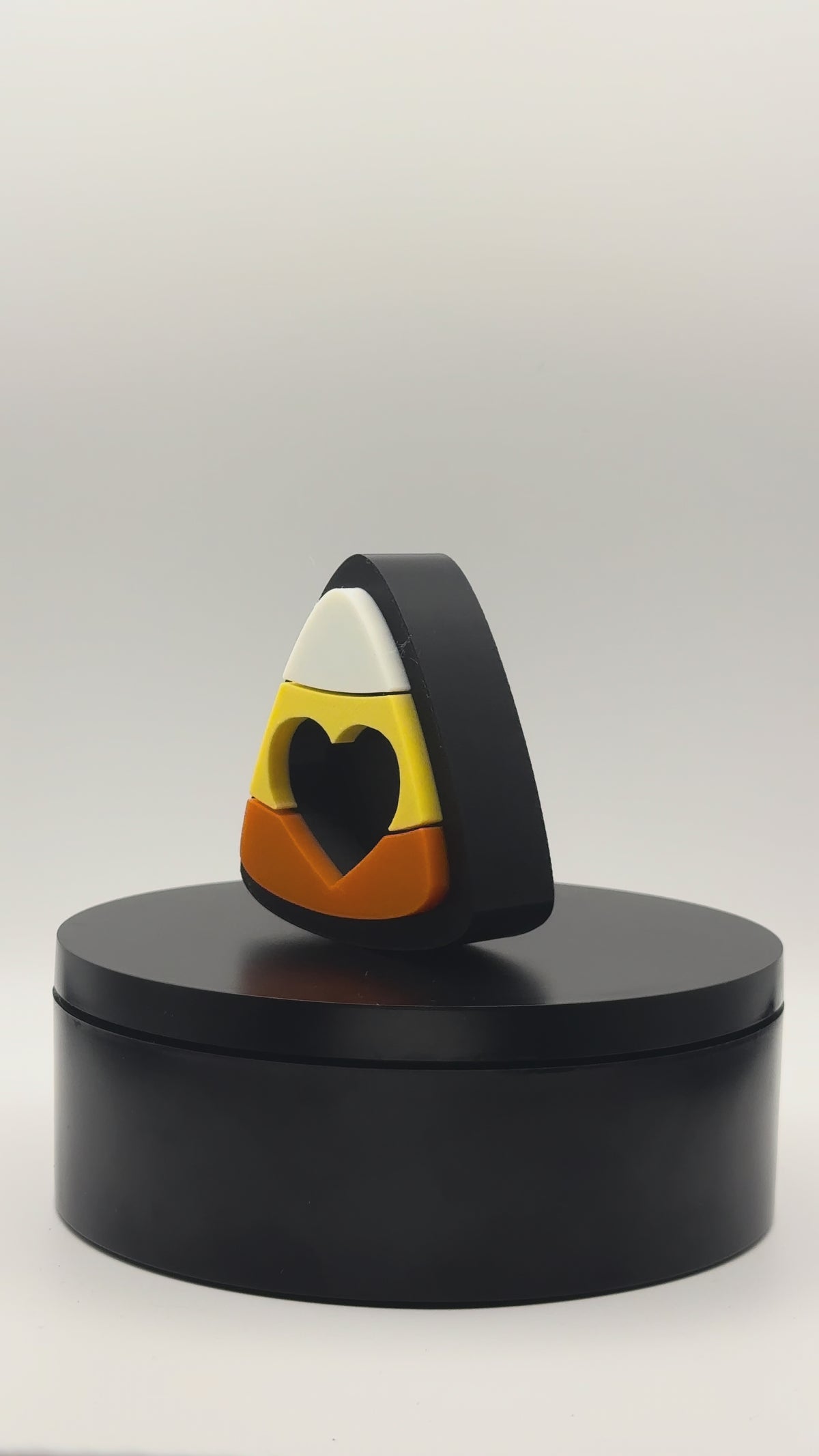 Magnetic Candy Corn Heart Jumping Spider Hide